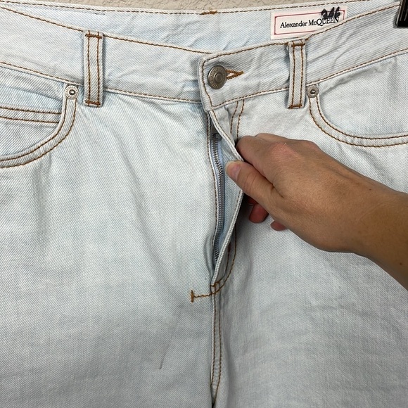 New Alexander McQueen High Rise Rigid Denim Light Wash Mom Jeans Long Sz 30 - Picture 3 of 15